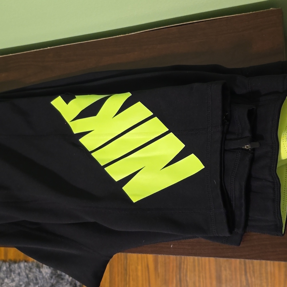 Nike therma-fit pants size small